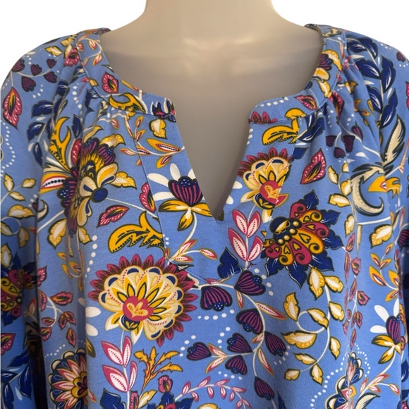 Kim Rogers Blue Floral Spring V-Neck Top PLUS: 2X #6 - Picture 2 of 8